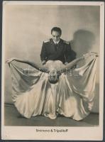 cca 1925-1930 Smirnova & Tripolitoff, orosz táncosok, akrobaták, Georgis Géza Művészügynökség, feliratozva, pecséttel jelzett, 18x24 cm