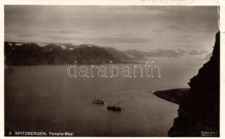 Spitsbergen, Temple Bay, ships (EB)