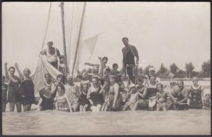 cca 1910 Balatonkenese fürdőzők fotólap