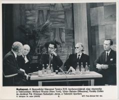 1964 Bp., A Nemzetközi Népzenei Tanács XVII. konferenciájának résztvevői: Wiliard Rhodes, Viktor Belaiev, Kodály Zoltán, Járdányi Pál, MTI Foto, 24x20 cm