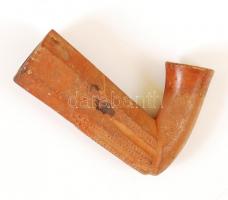 Díszes kerámia pipafej, Mohács jelzéssel, m: 7 cm