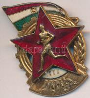 ~1950. "Munkára Harcra Kész Sportmozgalom" aranyozott, zománcozott Br jelvény és igazolvány T:2