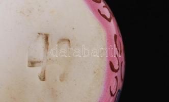 Kínai kézzel festett porcelán figura, hibátlan, jelzett, m: 9 cm