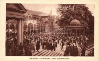 Marianske Lazne, Marienbad; Abendkonzert am Kreuzbrunnen / night concert at the fountain