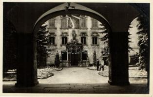 Brixen, Bressanone; Cortile del Palazzo Vescovile / palace courtyard