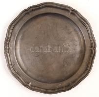 Antik ón tányér, mesterjeggyel, d: 21 cm