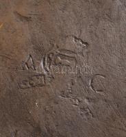 Antik ón tányér, mesterjeggyel, d: 21 cm