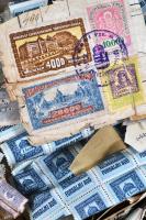 "Nem gyűjtött ilyeneket, de félretette" okmánybélyeg zsákbamacska hagyatékból, karton dobo...