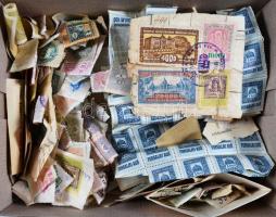 "Nem gyűjtött ilyeneket, de félretette" okmánybélyeg zsákbamacska hagyatékból, karton dobo...