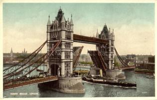 London, Tower Bridge, steamship (EK)