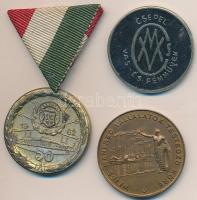 1948. "Weiss Manfred Vállalatok Testedző Köre / Olimpiai Válogató" Br díjérem (40mm) + 1962. "Csepel SC - 50 év / I. helyezett" fém díjérem mellszalagon (40mm) + DN "Csepel Vas- és Fémművek" fém jelvény (40mm) T:2,2-,3 (jelvény tűje letört)