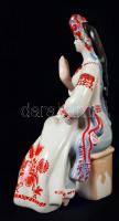 Népviseletbe öltözött porcelán női figura, hibátlan, jelzett, m: 24 cm