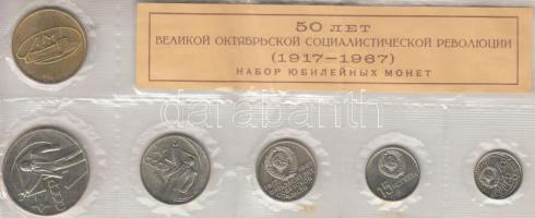 Szovjetunió 1967. 10k-1R "50 éves az 1917-es októberi orosz forradalom" 5xklf db-os forgalmi szett + "Leningrádi verde" emlékérem fóliatokban T:1  Soviet Union 1967. 10 Kopeks - 1 Roubel "50 years of the Great October Socialist Revolution" 5xdiff pcs in coin set + "Mint of Leningrad" commemorative medallion in foil packing C:UNC