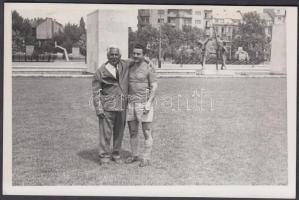 cca 1960 Papp László bokszoló és Logodi László FTC intéző egy fotó 12x9 cm