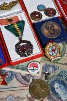 Doboznyi vegyes szocialista kitüntetés és jelvény, emlékérem és bankjegy tétel T:vegyes