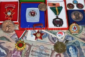 Doboznyi vegyes szocialista kitüntetés és jelvény, emlékérem és bankjegy tétel T:vegyes