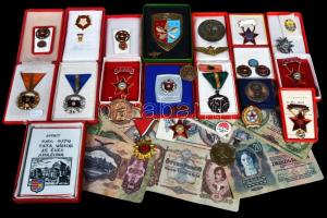 Doboznyi vegyes szocialista kitüntetés és jelvény, emlékérem és bankjegy tétel T:vegyes