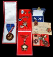 Doboznyi vegyes szocialista jelvény, kitüntetés, több dísztokban, közte "Kiváló dolgozó", "Szocialista Brigád", "A haza fegyveres szogálatában", "Kiváló munkáért" stb. T:vegyes
