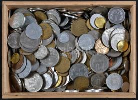 Románia 1961- vegyes fémpénz tétel 2kg-os súlyban T:vegyes
Romania 1961- 2kg of mixed coins C:mixed