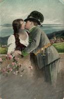 Military guard with his lover, romantic kissing, Katonai őr a szerelmével, romantikus csók