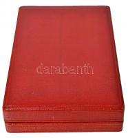 1957. "Szocialista Munkáért Érdemérem" szalagsávval, miniatűrrel dísztokban T:1