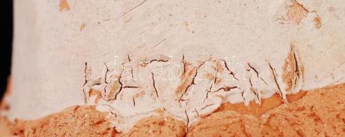 Hatvani jelzéssel: Hölgy kalapban. Festett kemény cserép, m:22 cm