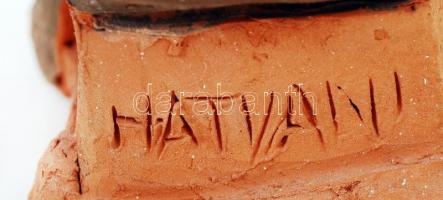 Hatvani jelzéssel: Kofaasszony. Festett kemény cserép, m:14 cm