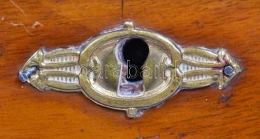 cca 1910 Antik fa ládika kulcs nélkül, sérülésekkel / Vintage cassa 20x25x10 cm