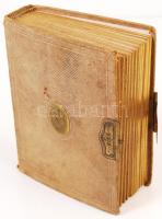 cca 1860-1880 Jó házból való férfiak és nők vizitkártya gyűjteménye különböző magyar fotósok műtermeiből, szép állapotú, rézcsatos fényképalbumban