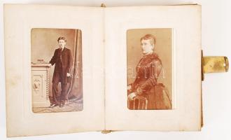 cca 1860-1880 Jó házból való férfiak és nők vizitkártya gyűjteménye különböző magyar fotósok műterme...