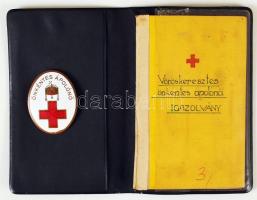 1945 Vöröskeresztes ápolónői igazolvány, fényképpel, névre szólóan, műbőr tokban, tűzzománcos ápolónői jelvénnyel.