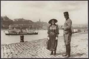 cca 1918 Duna parti séta, későbbi katonai fotólap korabeli negatívról, 9x14 cm