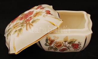 Kézzel festett Zsolnay bonbonniere, jelzett, hibátlan. / Hand painted chinaware bonbonniere 7x5 cm