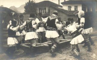Romanian folklore, folk dance photo