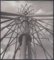 cca 1970 Gigantikus esernyőváz, 20x18 cm