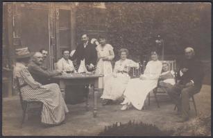 cca 1910 Dingha Béla író és családja fotólap