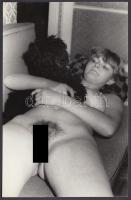cca 1970 Mire gondolsz kisbundás? Finoman erotikus fénykép, 14x9 cm / cca 1970 Erotic photo, 14x9 cm