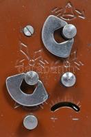 Mom márkájú asztali óra fakeretben. Nem működik