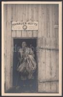 cca 1930 Hanauer kunyhó az Alpokban, hegymászók éjszakai menedéke, fotólap, 14x9 cm