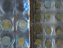 Peru 55db vegyes fémpénz albumba rendezve T:vegyes
Peru 55pcs of mixed coins in album C:mixed