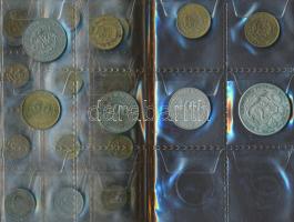 Peru 55db vegyes fémpénz albumba rendezve T:vegyes
Peru 55pcs of mixed coins in album C:mixed