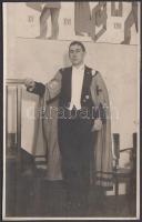 cca 1930 Titkos páholy titkos nagymestere, vagy csak a jelmezbálba induló fiatalember fotólapja, 13x8 cm
