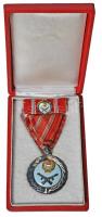 1957. "Szolgálati Érdemérem" mellszalagon szalagsávval dísztokban T:2