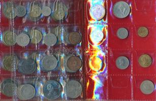 Uruguay 64db vegyes fémpénz albumba rendezve, közte néhány ezüst T:vegyes
Uruguay 64pcs of mixed coi...