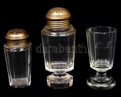 Antik üveg tétel: 1 db talpas pohár, O. L. monogrammal gravírozva (m: 10,5 cm), 2 db fűszertartó, fém kupakkal M. 10,5 ill. 14,5 cm), hibátlanok