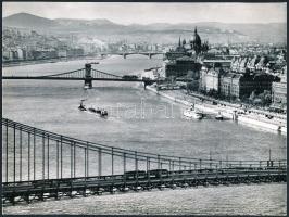 1938 Járai Rudolf (1913-1993): Dunai panoráma három híddal (elől a régi Erzsébet híd), aláírt vintage fotó, 18x24 cm