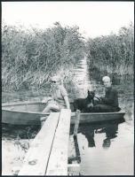 cca 1970 Balatoni csónakázás, Kotnyek Antal 12 felvételből álló képriportja, egy kinagyítva, jelzetl...