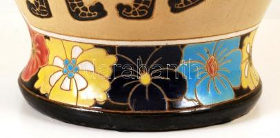 Kézzel festett, kínai, mázas kerámia padlóváza, kínai életképekkel illusztrált. Jelzett. 66 cm