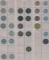Vegyes fémpénz gyűjtemény klf országokból 13db berakólapon, közte Paraguay, Panama, Suriname, Chile ...