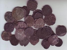 Kis hagyaték tétel részben tisztítatlan középkori denárok Ag 30db
